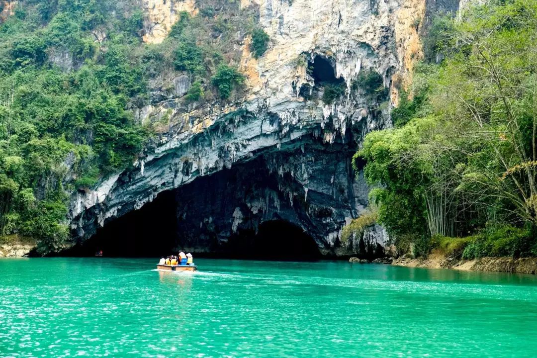 巴马盘阳河风景区也叫长寿河风景区,巴马盘阳河,一条美丽的河,名字美