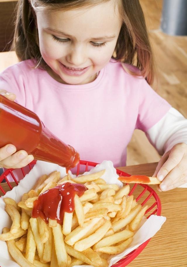 孩子要吃薯条炸鸡你会买给他吗直接拒绝或许不是明智选择