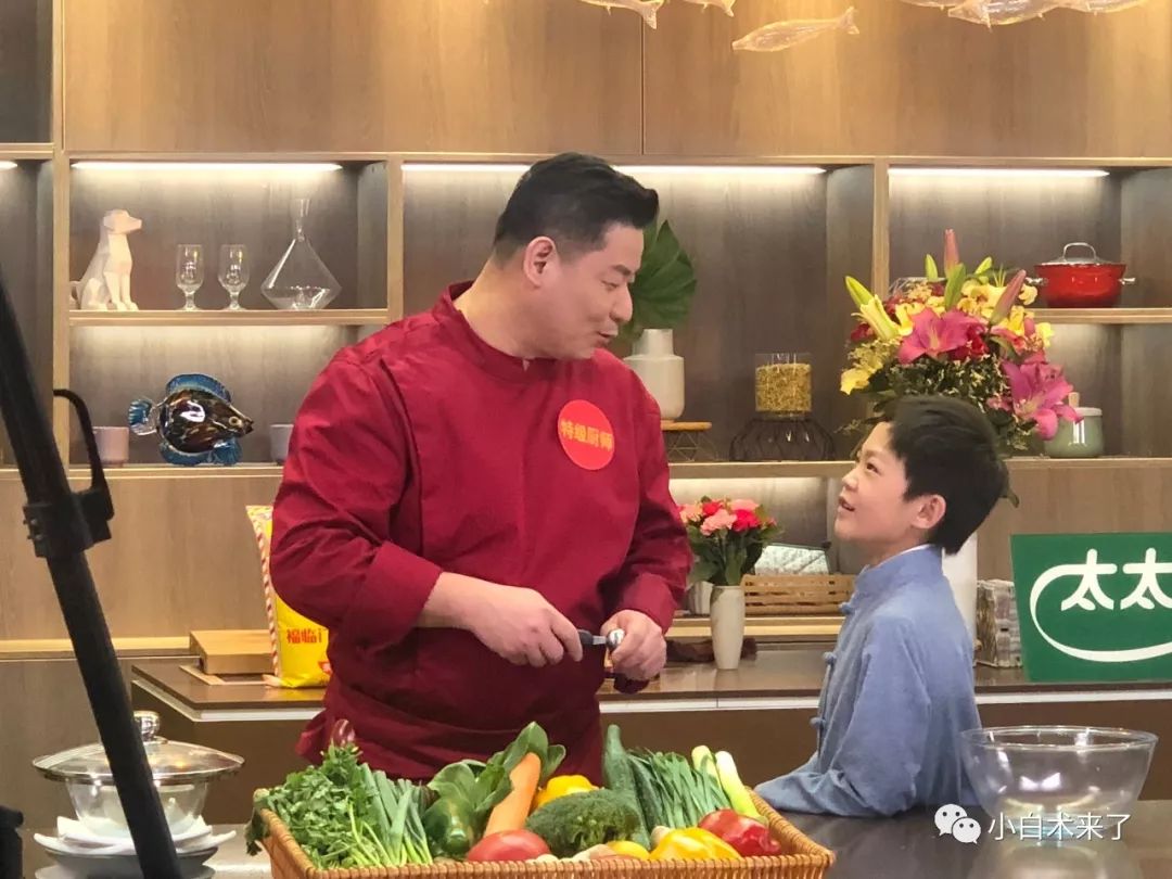 央视2台王小丫喊李牟慕容 五一国际劳动节《回家吃饭》