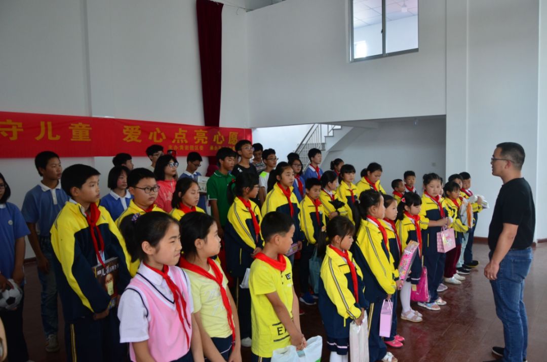 7月1日,黄岩团区委和宁溪镇团委共同开展的黄岩区"点亮心愿·微爱圆梦