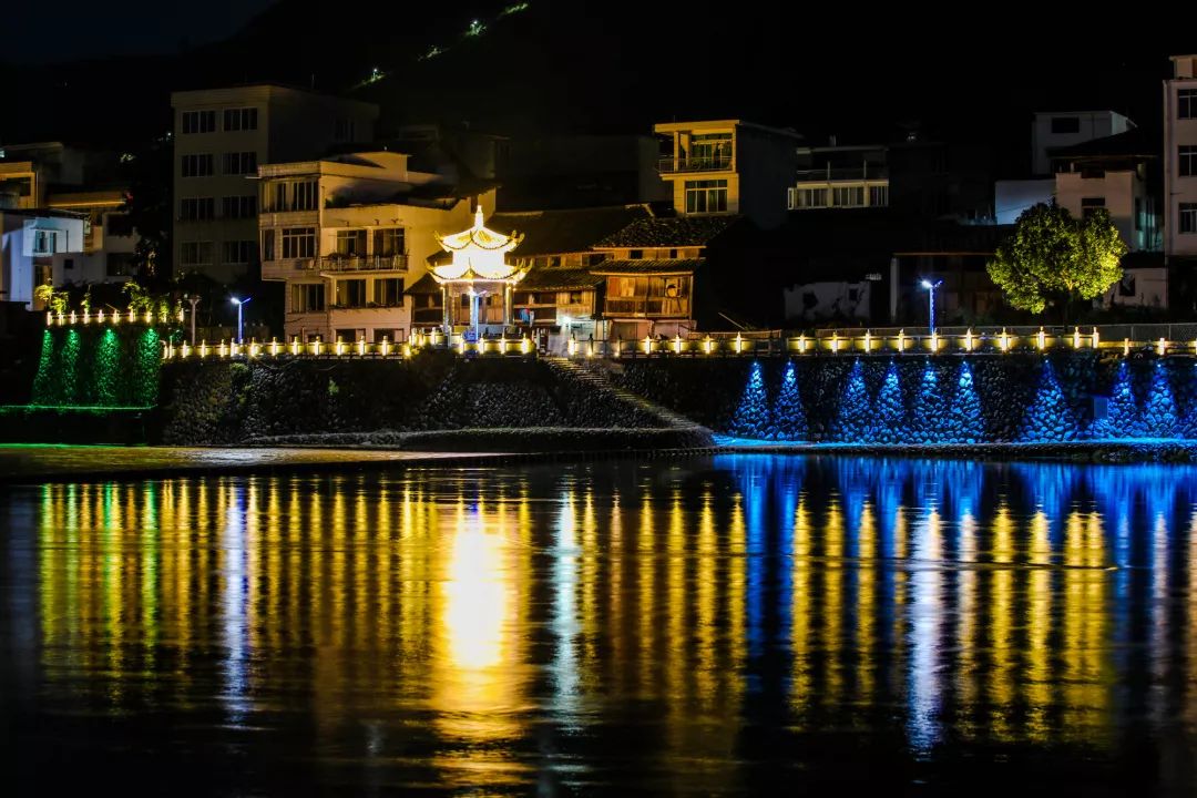 琴桥小镇流光溢彩一水两岸共弹协奏曲