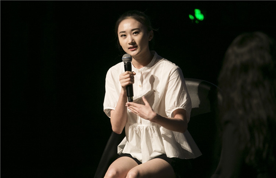 第六代"琼花"代表侯爽90年出生的第六代"琼花"代表侯爽已经演了五年"