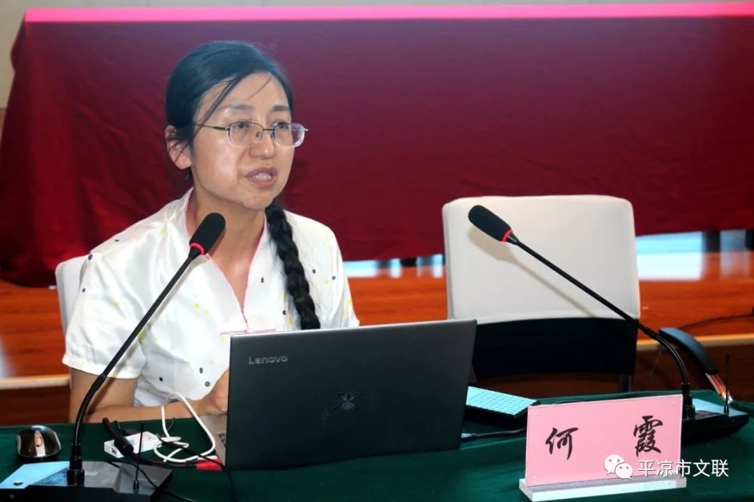 平凉剪纸市级代表性传承人何霞做主题发言何霞作品《果园梦》吕艳丽