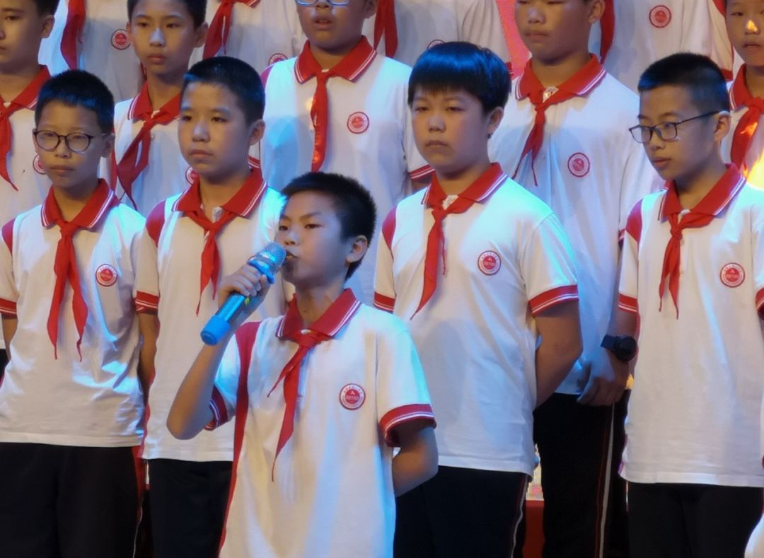长按此二维码关注"泉港二中好声音"二中好声音 总第611期编辑:张燕阳