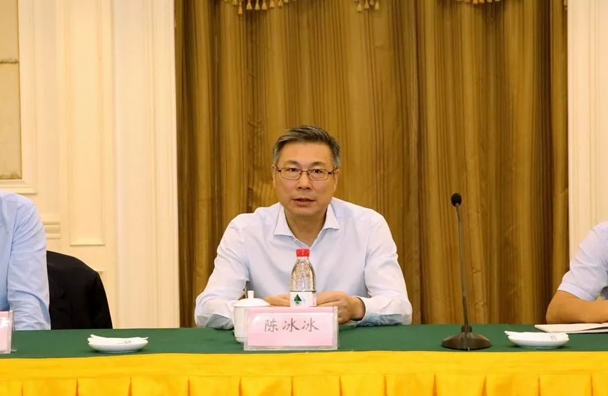 市长陈冰冰会见爱信集团中国总经理伊藤慎太郎一行,双方就爱信