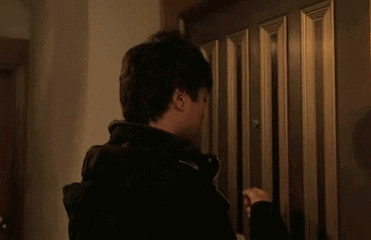 新解科普天地乘电梯时大家为什么总往上看