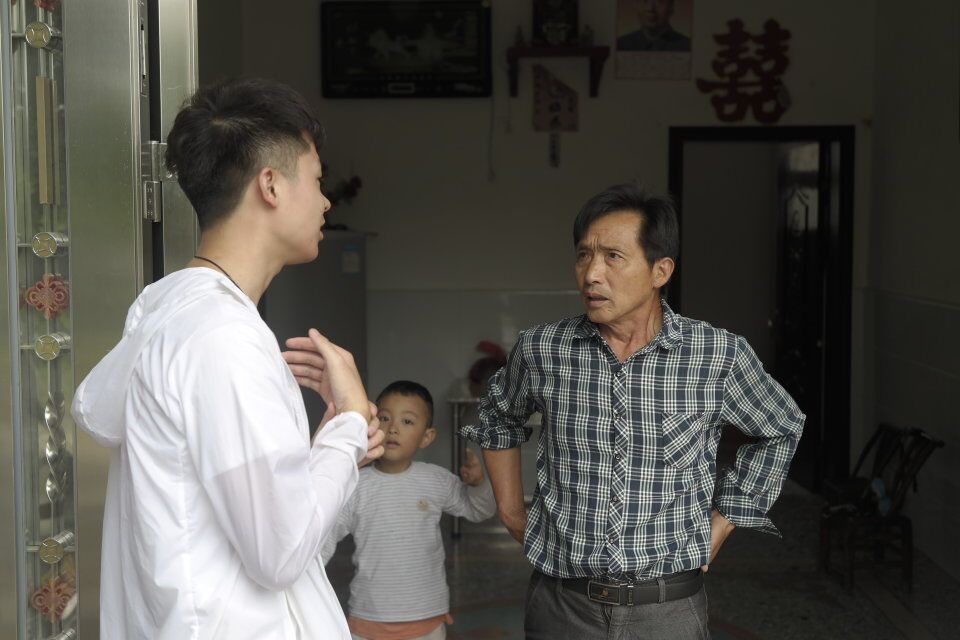长沙医学院让爱飞扬团队下乡调研政策普及
