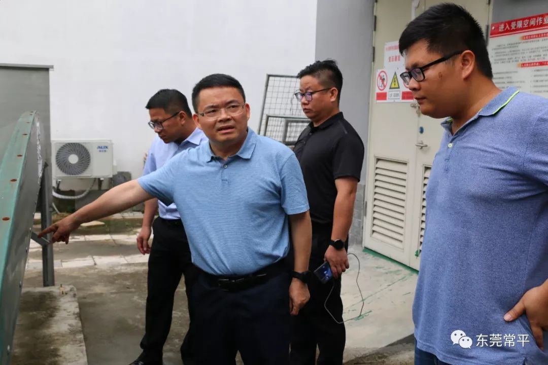 67刘裕昌率队巡查督导常平镇污水管网建设工作进展