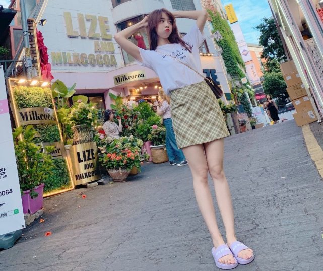 余霜去韩国解说不忘晒美照看到模样后网友管泽元真幸福