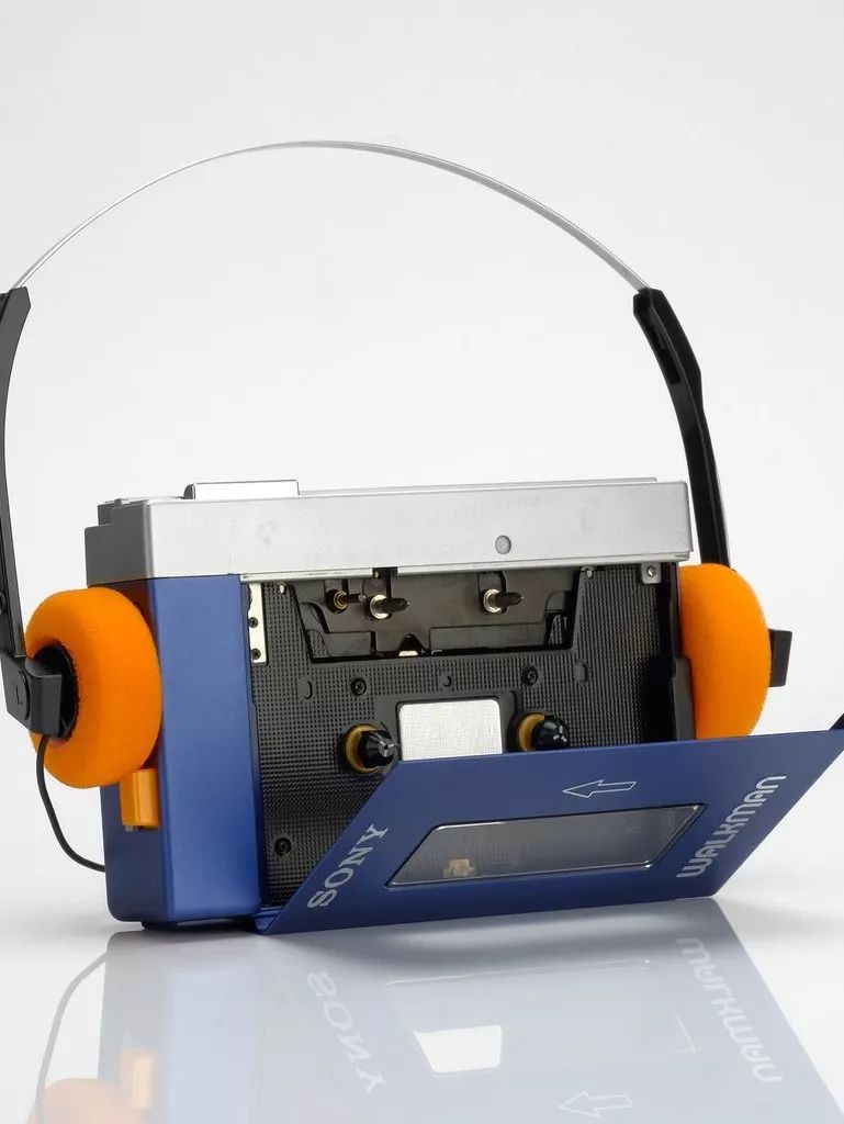 它用四十年，颠覆了人类的耳朵_Walkman