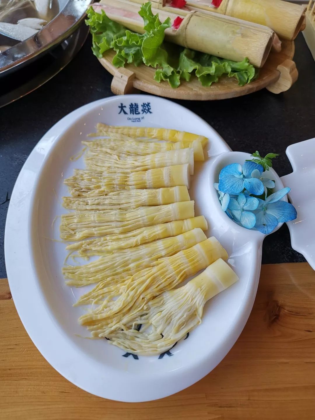 超奢侈涮鹅肝?十几刷这家火锅店,竟然是这盘蘑菇和笋把我吃哭了!