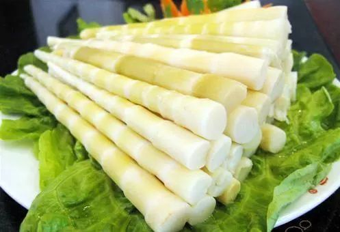 箨就是竹皮,笋壳;香苞,指藏在苞中的嫩笋.