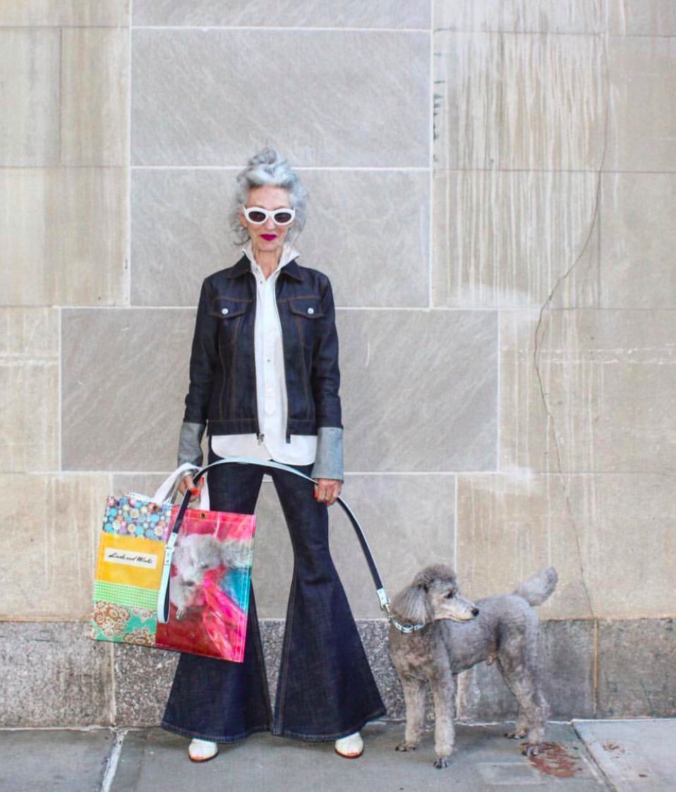 又能在枚红色的唇色下完美减龄,linda rodin奶奶贯彻优雅终老的人生观