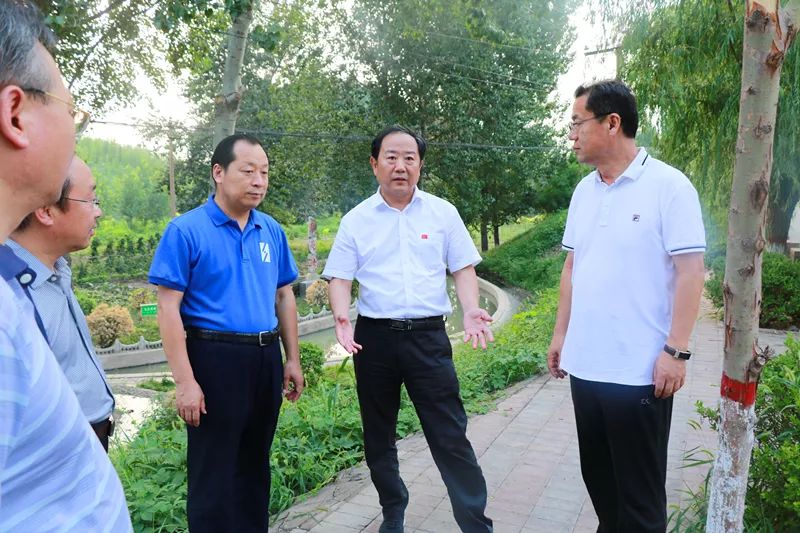区委书记牛颖建对赤城县县委书记郭新耀一行的到来表示热烈欢迎,并向