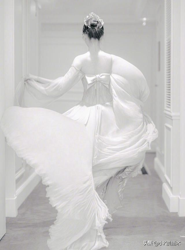 刘亦菲仙女可不是白叫的一袭薄纱裙现身头戴皇冠美得惊艳