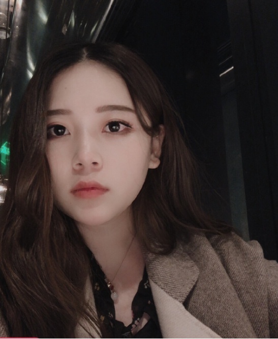 斗鱼主播酥酥扬言:要找三个男陪玩,粉丝的评论亮了