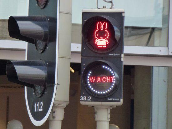 等灯等灯!戏精红绿灯在欧洲作妖.