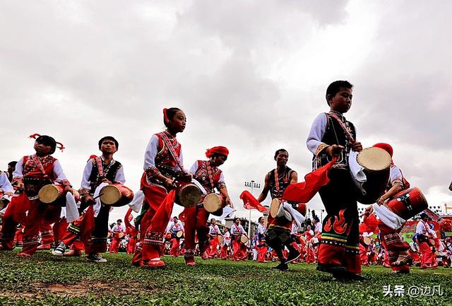 航拍千人敲响秧佬鼓鼓声响彻云霄