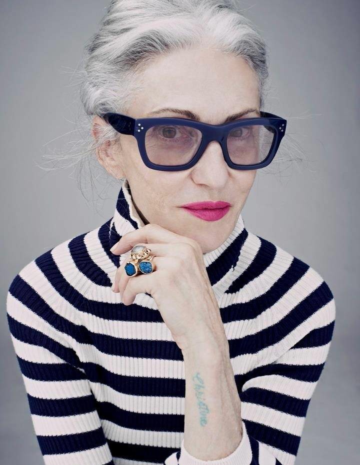 71岁的银发奶奶玩时髦,谁说老了就不能臭美呢?_rodin