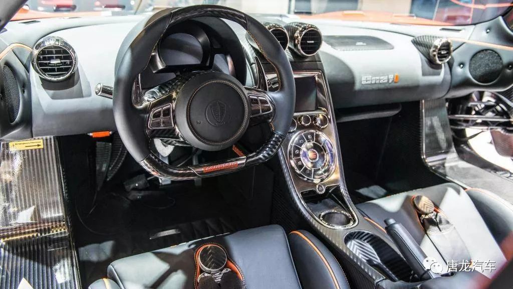 车身和内饰都标示有one of 1以示其特殊身份,注定是一台天价定制幽灵!