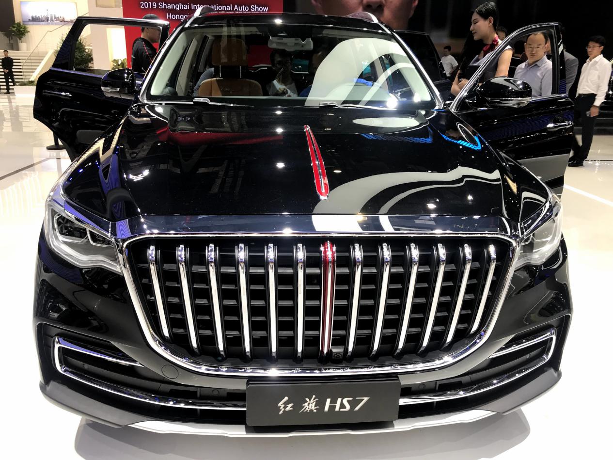 红旗终于霸主高端suv车长5米标配6缸发动机上路谁敢不服