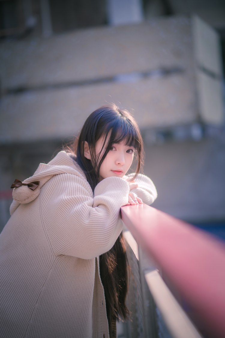 性感美女时尚写真,可爱校花户外自拍清纯淑雅,非常漂亮有气质!