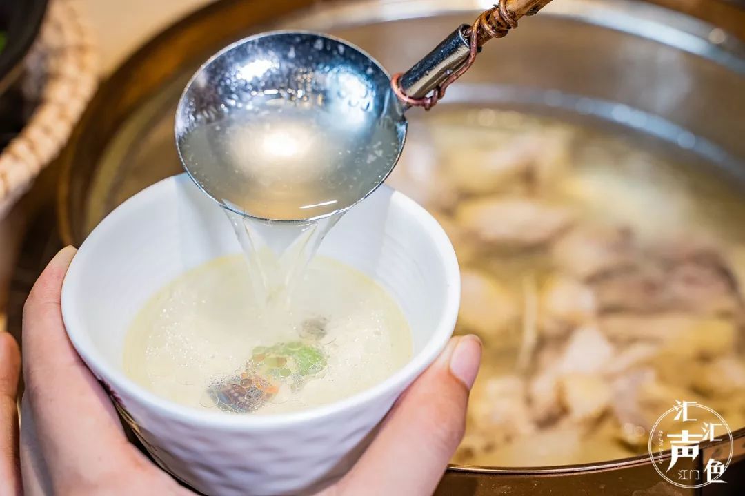 一个锅底标配3个椰子1只文昌鸡