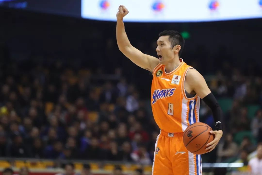 他是那个最懂得怎样给姚明传球的人他是中国篮球那个时代最优秀的后卫