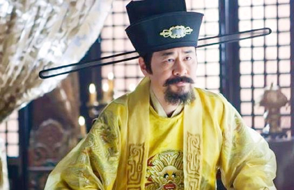 历史上皇帝龙袍一直都是黄色的吗？是从什么时候开始穿黄袍_颜色