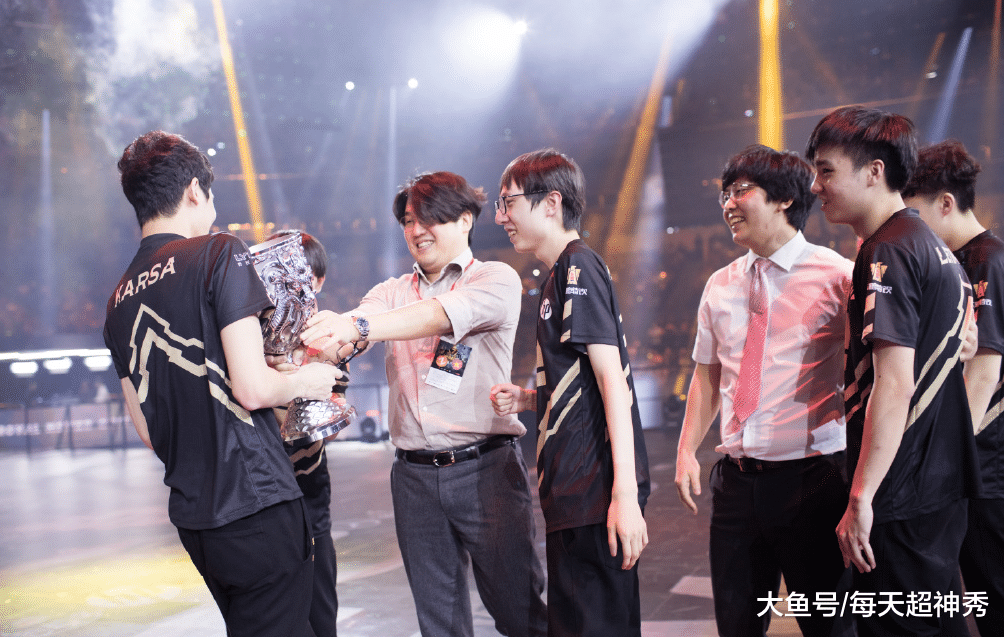 后来有圈内大v透露rng队长mlxg将在7月20日,rng主场迎战edg比赛开打之