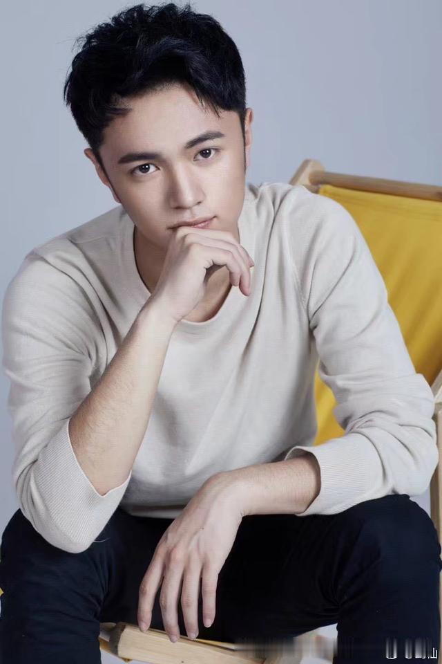 但是前段时间,和平精英板块的鲨鱼和逆心出走了虎牙,要知道这两位可是