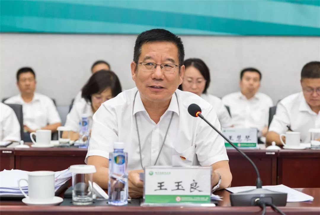纵观全程,在认真传达学习公司三季度安委会会议精神,王玉成董事长近期