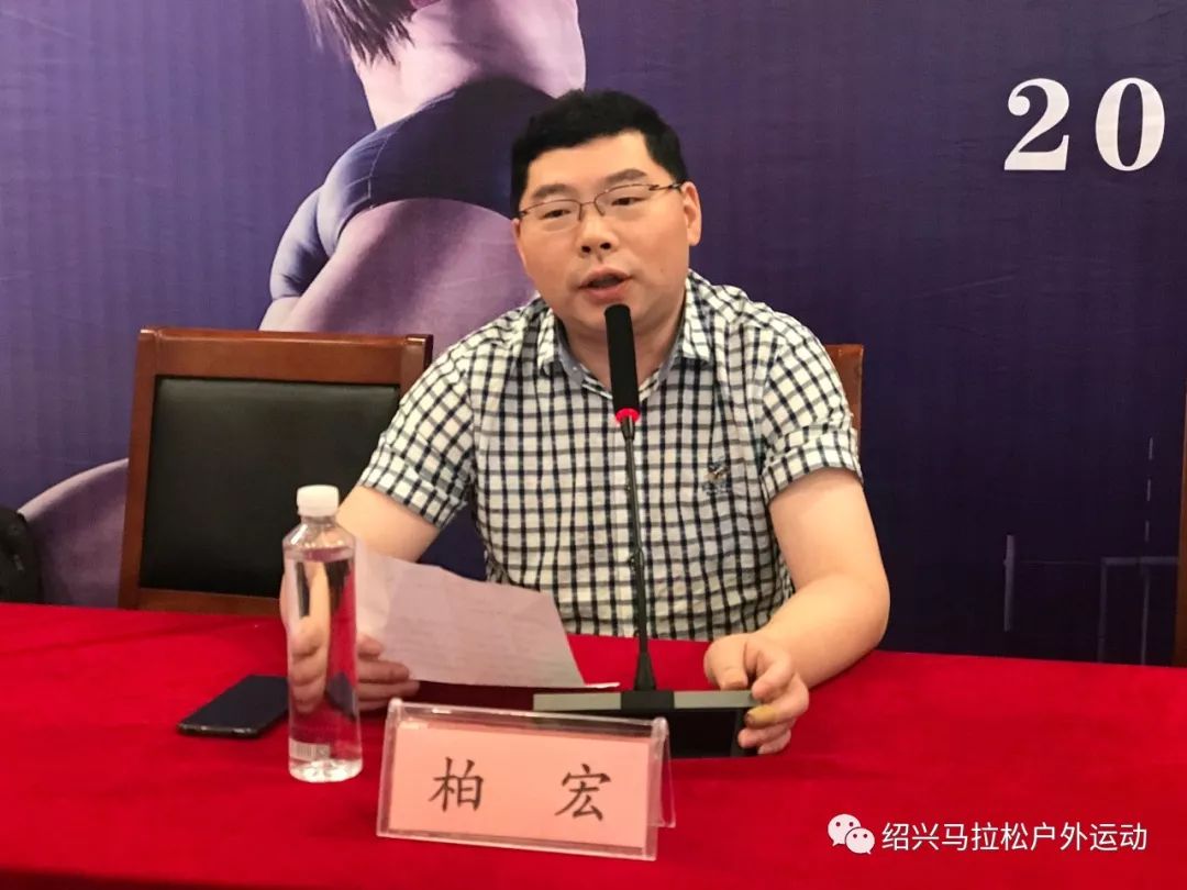 总经理柏宏,绍兴市古越龙山排球队领队,绍兴一中初中部副校长叶青峰