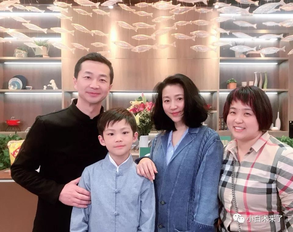 央视2台王小丫喊李牟慕容五一国际劳动节回家吃饭
