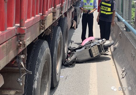 3天内,厦门接连发生2起车祸,女骑手当场身亡,目击者说.