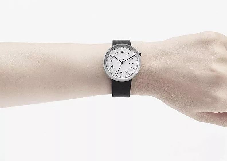 佐藤大设计了块表超简约风格也可以那么带感