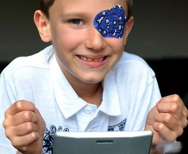 孩子如果出现这3种情况很可能已经弱视了