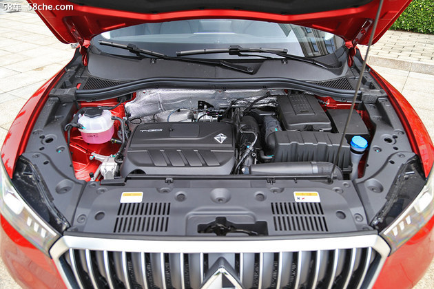 与发动机匹配的是一台6速手自一体变速箱.