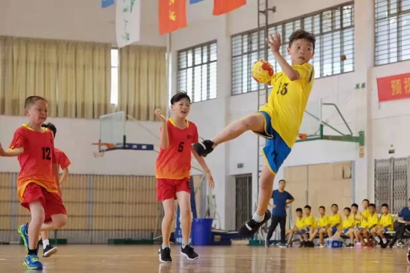 西华路小学本次成功夺冠,不仅增强了手球队员的运动自信,也为该校参加