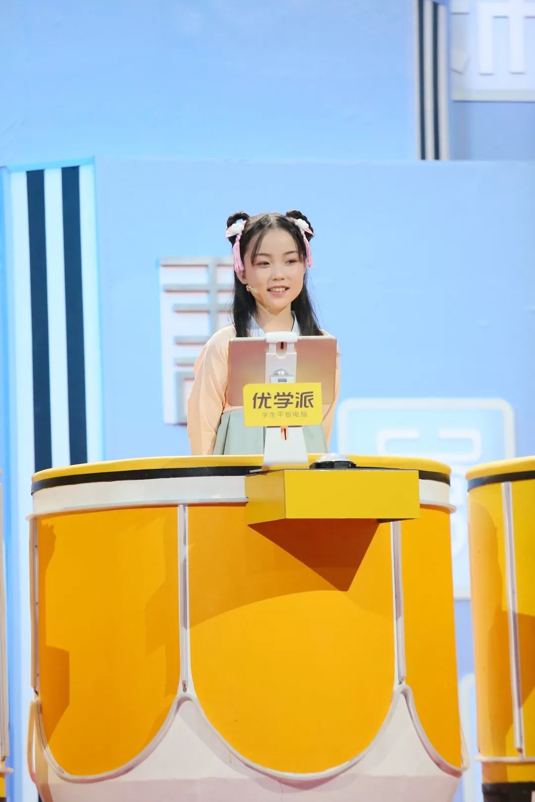 话说,《龙的传人3》里有了园长朱丹及三位国学导师和小伙伴的陪伴