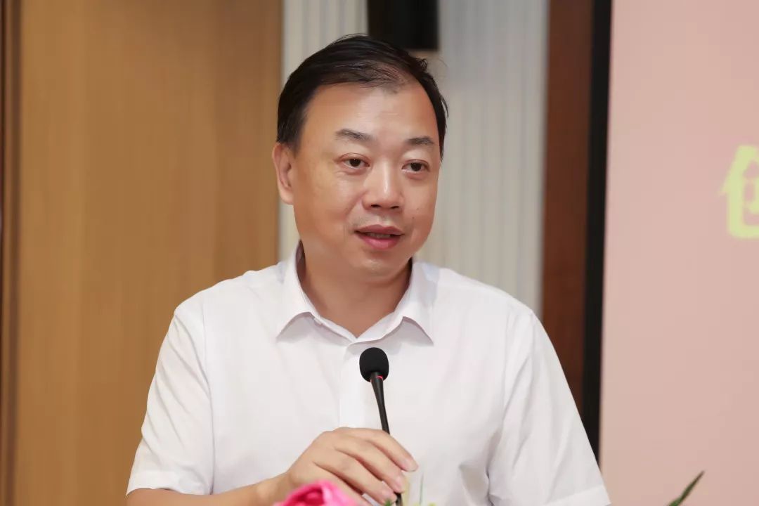 大会创建工作领导小组组长与科室负责人签订目标责任书审稿/李富军 董