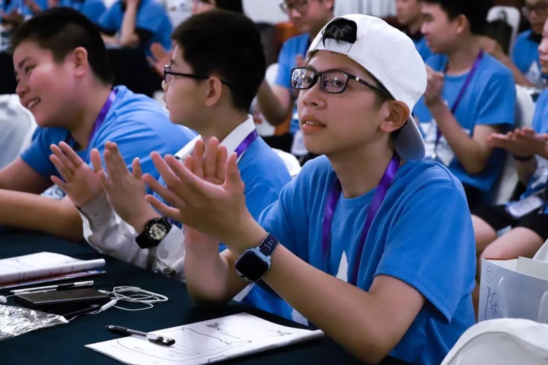 目不转睛,求知欲十足~走进演讲与口才演讲与口才杂志社的孙老师用