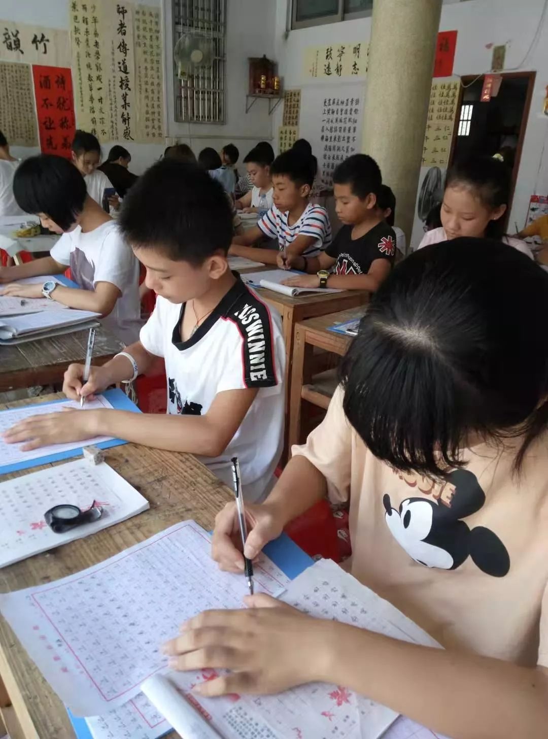 暑假,来吴志乾写字班,学一手好字,般配你的才情和美貌!