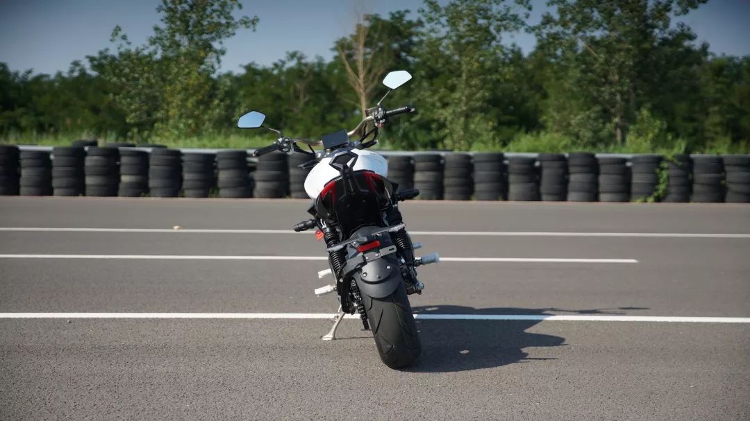 联合测评网红车升仕310v中国摩托车联合测评