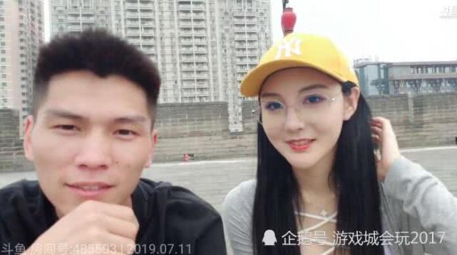斗鱼户外主播339直播间人气下滑百万刚签完新合同就遭遇困境