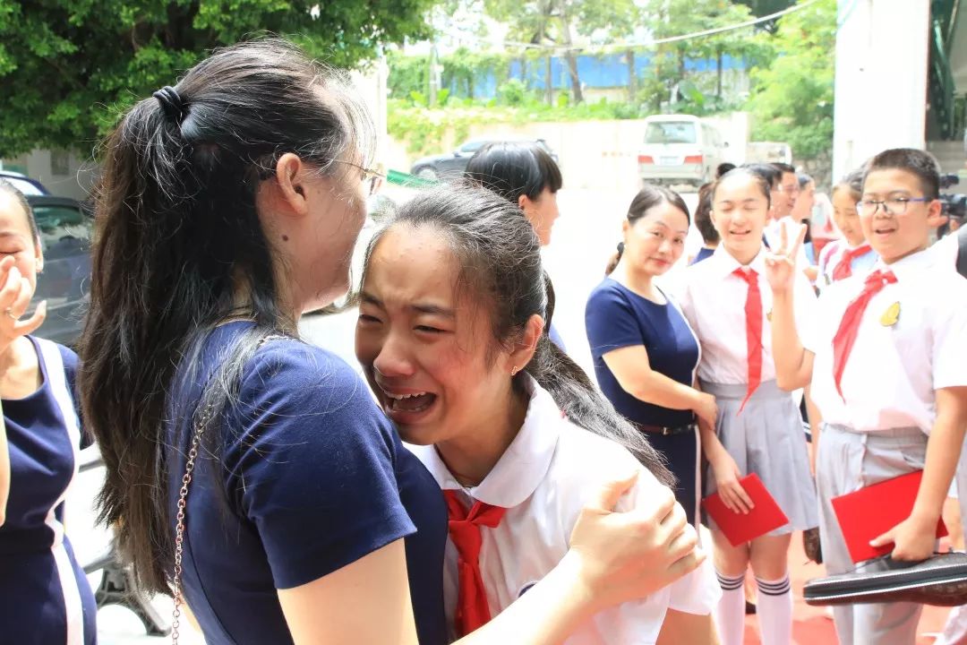 一路阳光逐梦远航宝城小学2019届毕业典礼温情绽放