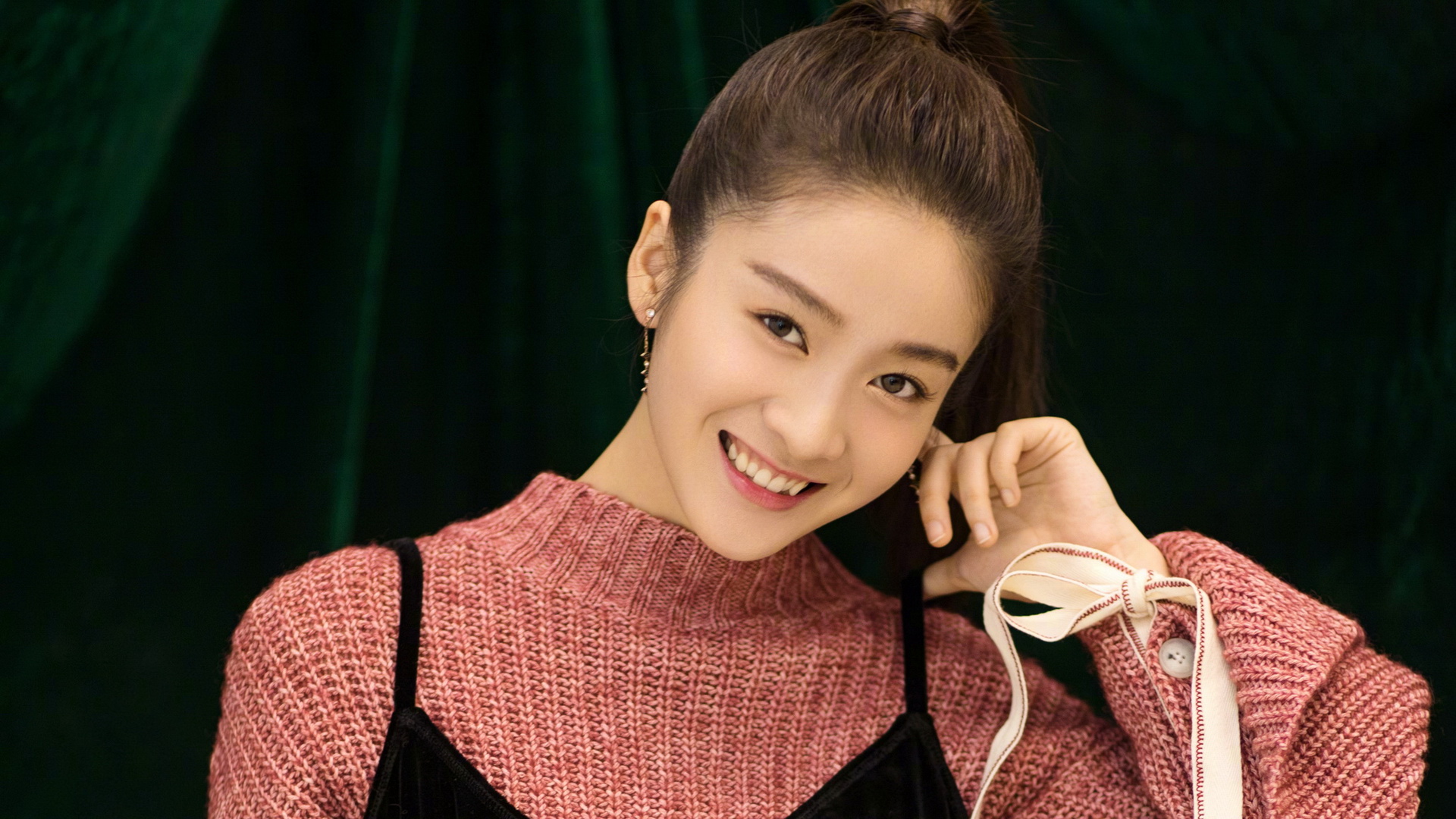 长相清纯 英气十足的女明星--张雪迎