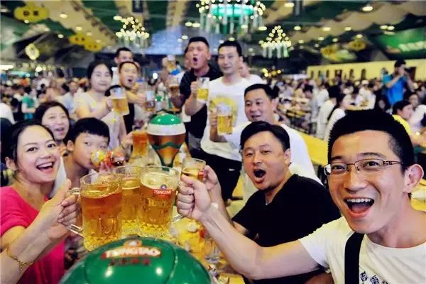 青岛啤酒节人均消费_青岛啤酒节图片(3)