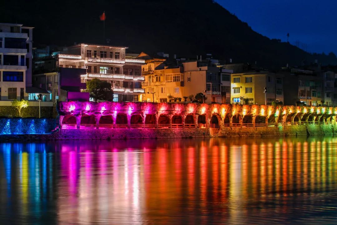 琴桥小镇流光溢彩一水两岸共弹协奏曲