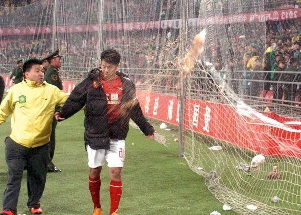 原创黄博文两连暴击回应造谣球迷,曾被泼可乐之事,早已让他心灰意冷